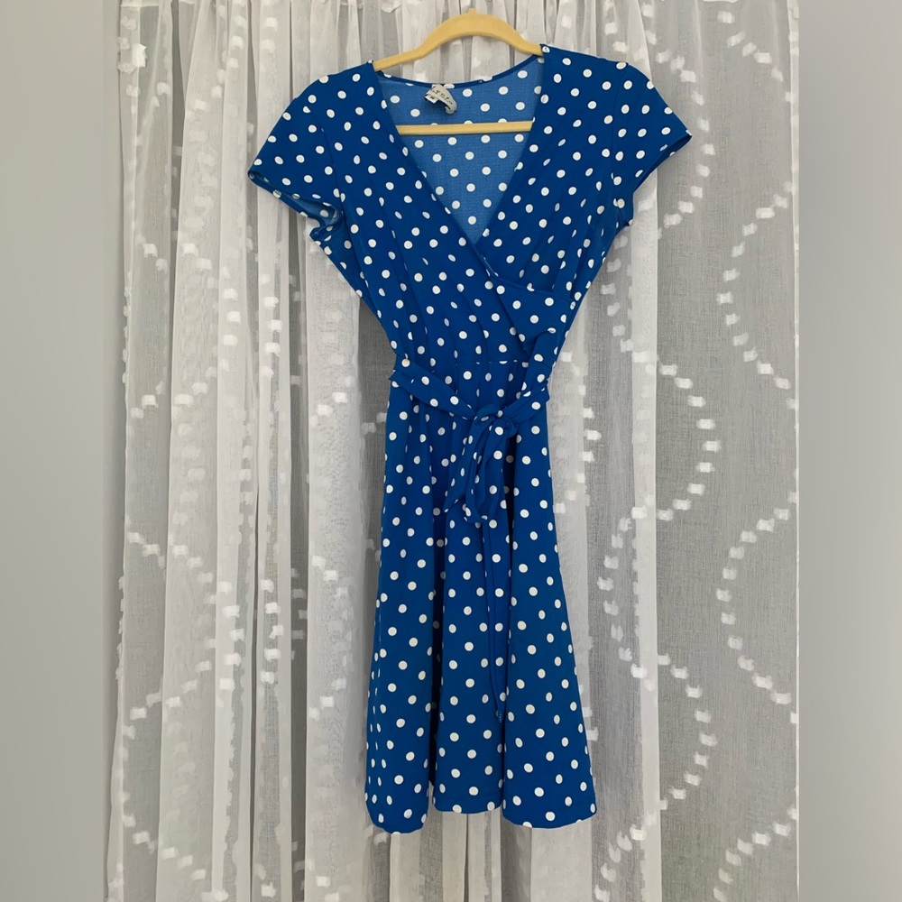 EUC Leota New York blue and white polka dot dress size M